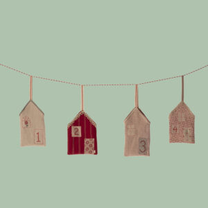 MAILEG 14-1181-00 Adventskalender für unser Haus ❤️ (Höhe ca. 23 cm, 4 Taschen)